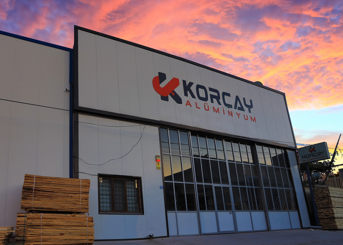 Korçay tesisi dış cephe — alternatif açı